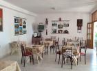 Satıldı : Sutomoreda denize yakın büyük ev-otel, 47 yataklı restoran
