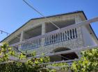Sutomoreda denize ve plajlara yakın 50den fazla konuk için otel evi