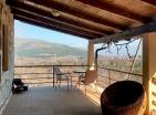 Satıldı : 3 katlı köy taş evi Podgoricaya 4km yakın güzel manzaralı