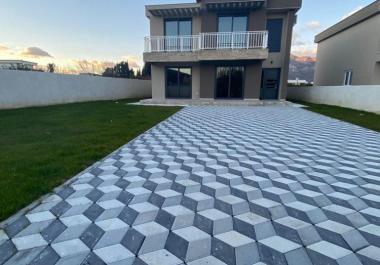 Villa Burtaiši içinde