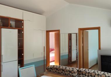 Prznoda teraslı, panoramik deniz manzaralı, garajlı ve havuzlu geniş iki yatak odalı daire