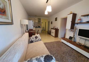 Sutomoreda sakin bir bölgede büyük, rahat, modern 2 yatak odalı daire 78m2