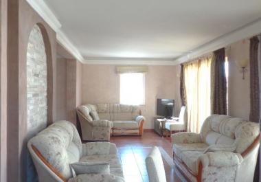Villa Dobra Voda içinde