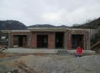 Zupcide yapım aşamasında olan yeni ev, Mükemmel deniz ve dağ manzaralı bar