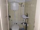 Tivatın merkezinde satılık 90m2 daire, büyük tadilat ihtiyacı var