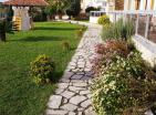Konut kompleksinde deniz manzaralı Dobra Vodada 102 m2 daire
