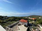 Krimovicada panoramik deniz manzaralı havuzlu üç katlı villa
