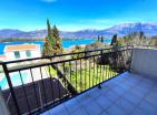 Yüzme havuzlu komplekste Krashichide 74m2 daire