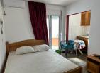 Dobra Vodada üç mağazalı mini otel Plajın yanında deniz manzaralı 13 oda