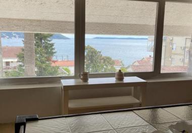 Herceg Novi, Savinada deniz manzaralı 70 m2 satılık daire