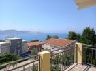 Panoramik manzaralı ve otoparklı, denize yakın barda mini otel