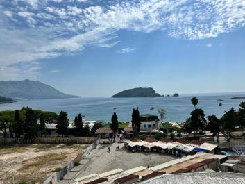 Budva, Tre Cannede birinci hatta denize sıfır lüks daire 58 m2