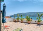Herceg Novide havuzlu ve teraslı 2 katlı lüks deniz manzaralı villa