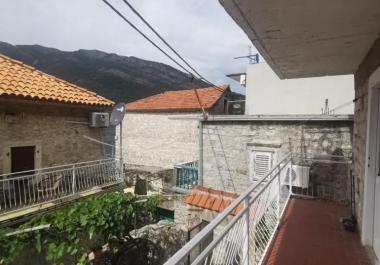 Ev Lepetane içinde 