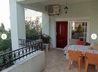Budvada lüx evde 1 yatak odası, 2 teras ve havuzlu 72 m2 büyük daire