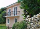 Prčanj, Boka-Kotor Körfezinde satılık deniz manzaralı 2 katlı ev