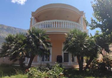 Villa Sutomore içinde