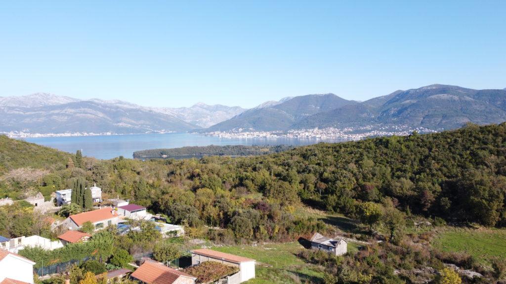 Bogišićide panoramik deniz manzaralı villa inşa etmek için 464 m2 arsa