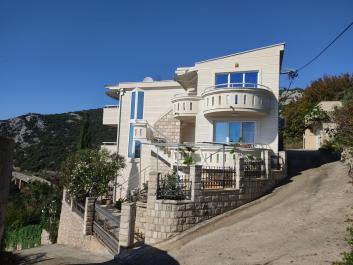 Dobra Vodada panoramik deniz manzaralı ev 200 m2