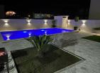 Barda havuzlu Yeni Lüks 4 yatak odalı villa 187 m2
