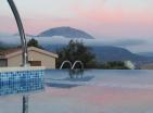 Havuzlu ve panoramik deniz manzaralı, Bar şehrinde 200 m2 lüks 3 katlı villa