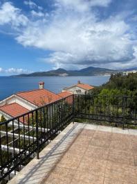 Bigovada yemyeşil bahçelere sahip 2 teraslı muhteşem deniz manzaralı villa