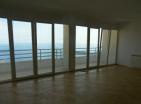 Budva yakınlarındaki Seocada 4 yatak odalı nefes kesen deniz manzaralı daire 143 m2