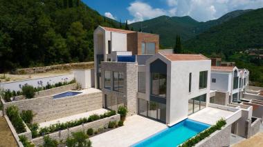 Tivatta özel havuzlu ve deniz manzaralı 189 m2lik özel yeni şehir evi villa
