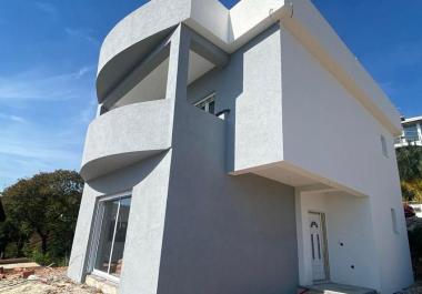 Dobra Vodada birinci sınıf konumda yeni deniz manzaralı 140 m2 ev