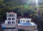 Kostanjicada 4 apartlı denize sıfır özel villa: plajlı mini otel