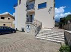 Özel otoparklı lüks 3 katlı deniz manzaralı mini otel