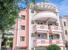 Budvada satılık deniz manzaralı 3 binaya özel otel