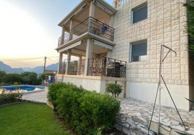 Villa Sutomore içinde