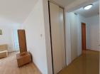 Budvada yeşil park manzaralı 4 katta tek yatak odalı güneşli 55m2 daire