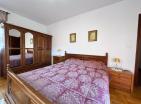 Petrovacta denize bitişik 75 m2 şık daire, otoparklı