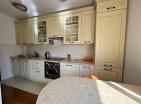 Petrovacta denize bitişik 75 m2 şık daire, otoparklı