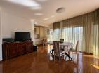 Petrovacta denize bitişik 75 m2 şık daire, otoparklı