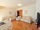 Deniz manzaralı mobilyalı 2 yatak odalı 75 m2 daire, denize yakın