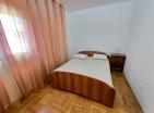 Deniz manzaralı mobilyalı 2 yatak odalı 75 m2 daire, denize yakın