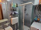 Deniz manzaralı mobilyalı 2 yatak odalı 75 m2 daire, denize yakın