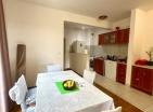 Budvada Deniz ve Dağ Manzaralı Büyüleyici 58 m2 Daire