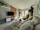 Büyüleyici Budva 55 m2 teraslı daire ve 3 katta bir yatak odası