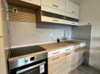 Büyüleyici Budva 55 m2 teraslı daire ve 3 katta bir yatak odası