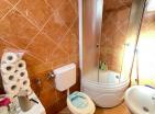 İki bebek odası ve deniz manzaralı Barda bir kat 50 m2 ev