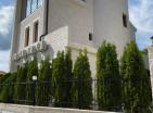 Herceg Novide bahçeli ve yüzme havuzlu satılık mini otel