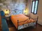 Budvada akdeniz cazibesine sahip muhteşem deniz manzaralı 103 m2 villa satılık