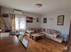 Herceg Novide denize yakın havuzlu güneşli 143 m2 ev