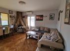 Herceg Novide denize yakın havuzlu güneşli 143 m2 ev