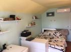 Herceg Novide denize yakın havuzlu güneşli 143 m2 ev