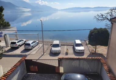 Bijela, Herceg Novide özel deniz girişine sahip lüks sahil taşı 175m2 ev